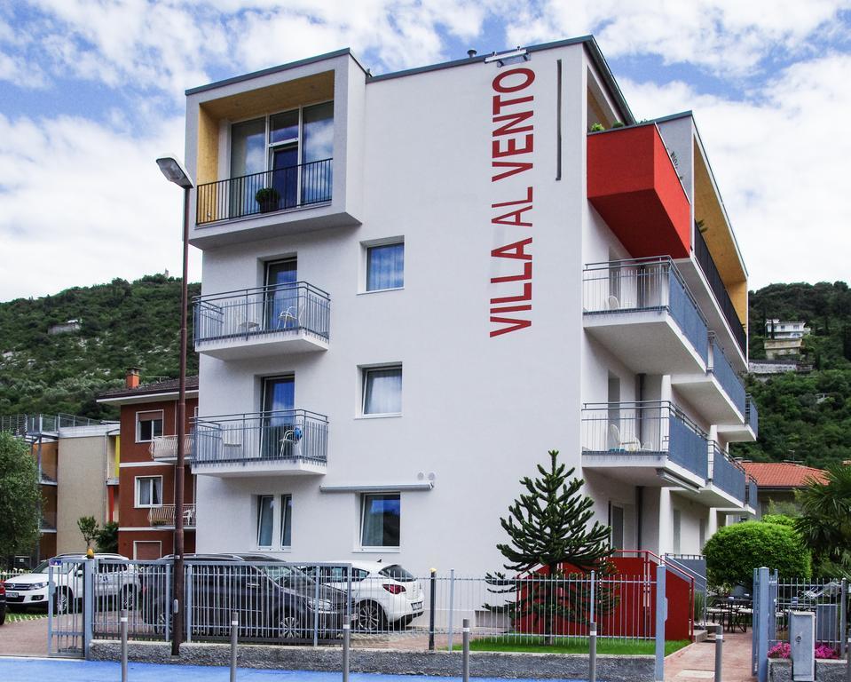 Hotel Villa Al Vento Torbole Sul Garda Ruang foto