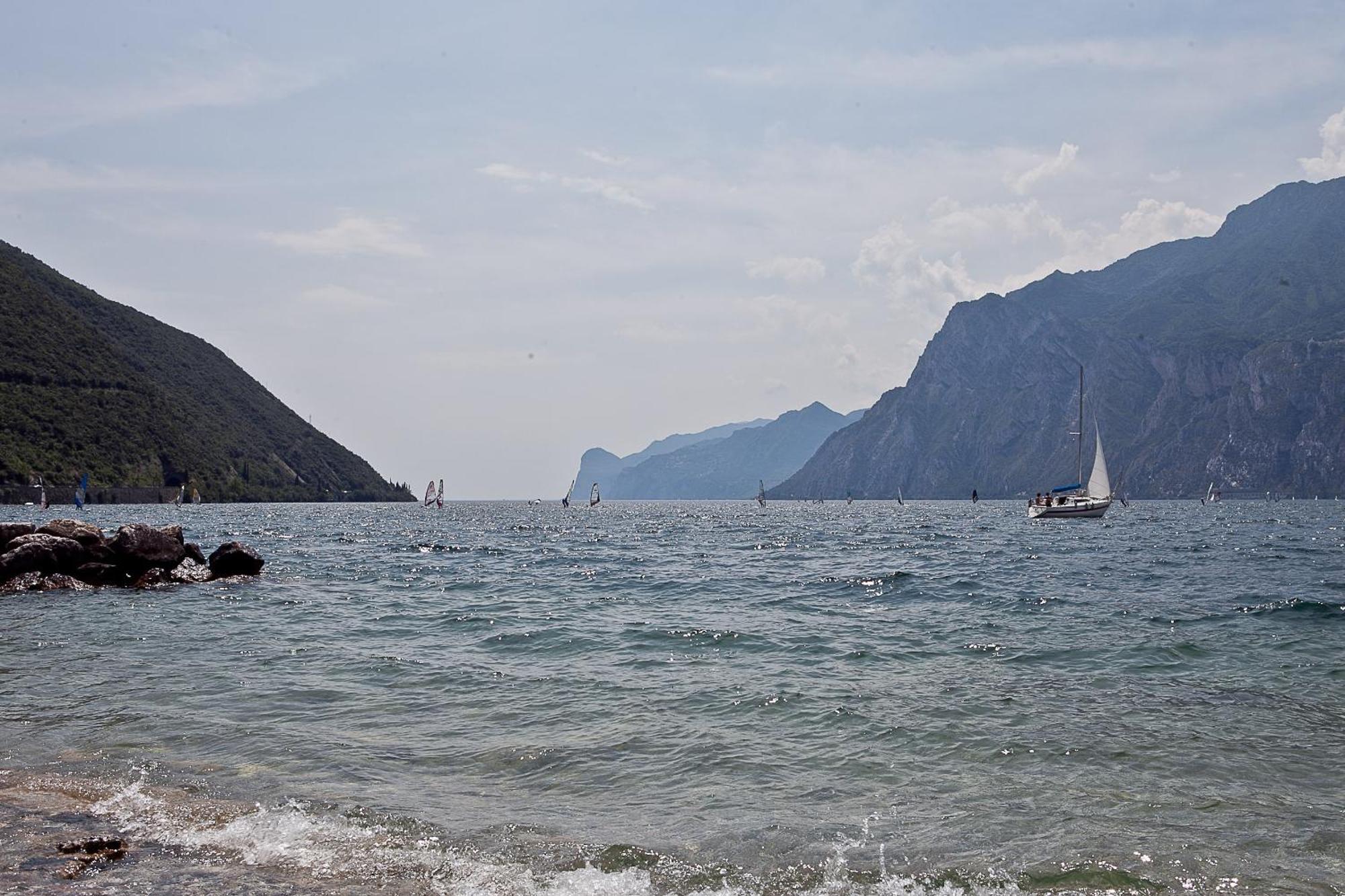 Hotel Villa Al Vento Torbole Sul Garda Bagian luar foto