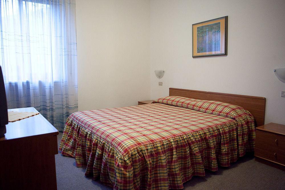 Hotel Villa Al Vento Torbole Sul Garda Bagian luar foto