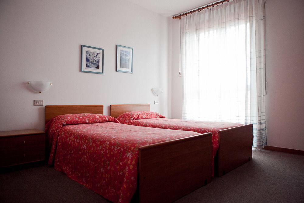 Hotel Villa Al Vento Torbole Sul Garda Bagian luar foto